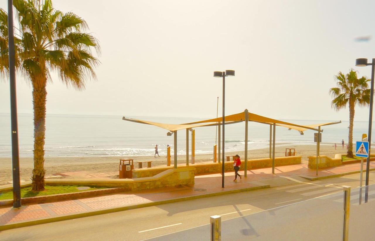 Fuengirola, Primera Linea De Playa Esterno foto